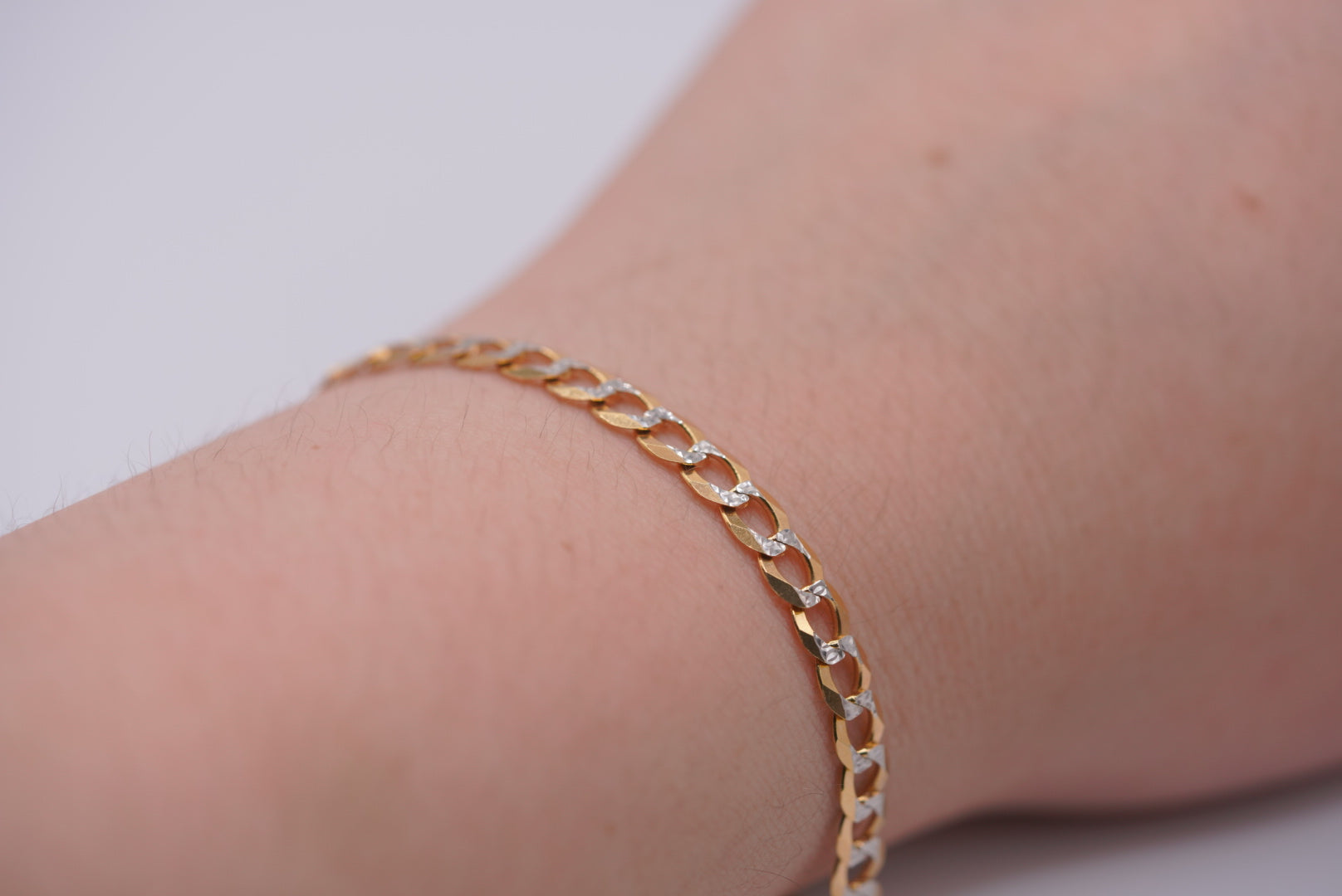 14k Diamond Cut Bracelet - Shiny Details