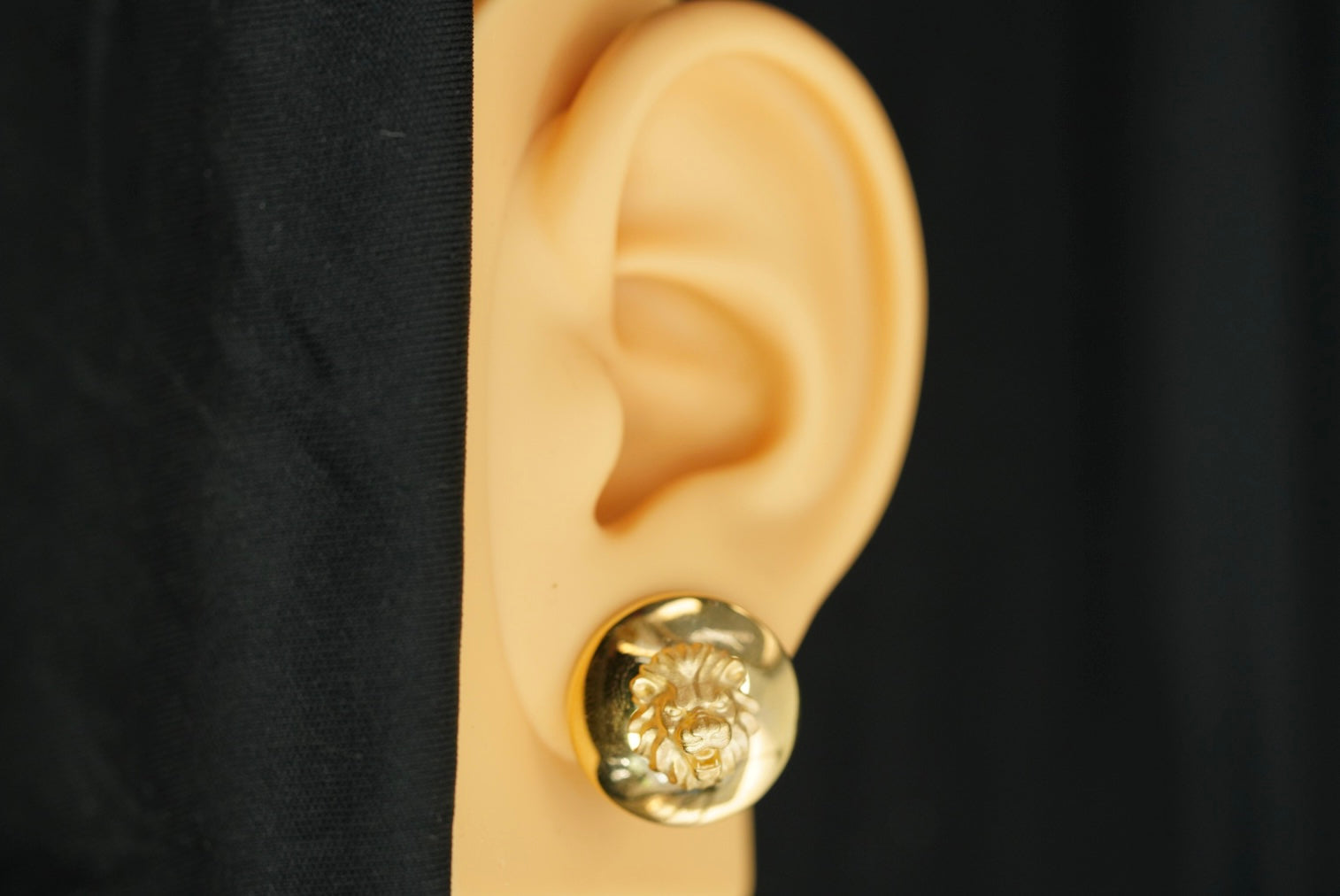 14k Round Lion Clip Earrings