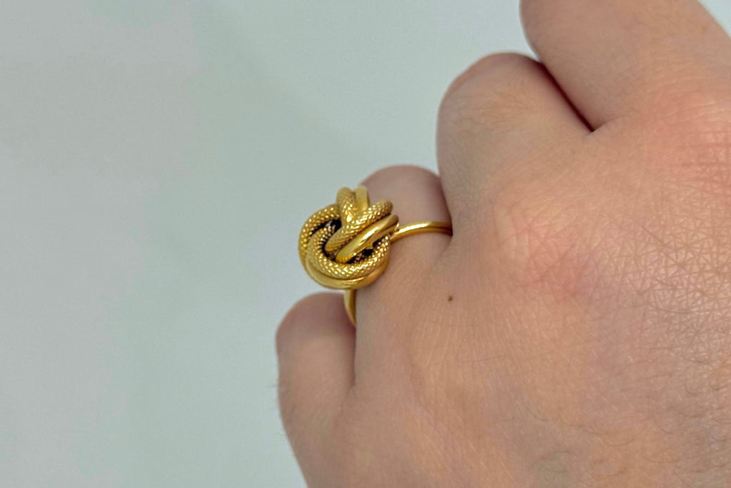 Small Knot Ring - Classic & Delicate