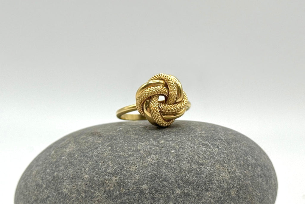 Small Knot Ring - Classic & Delicate