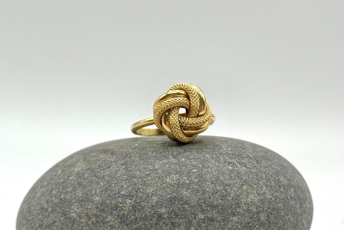Small Knot Ring - Classic & Delicate