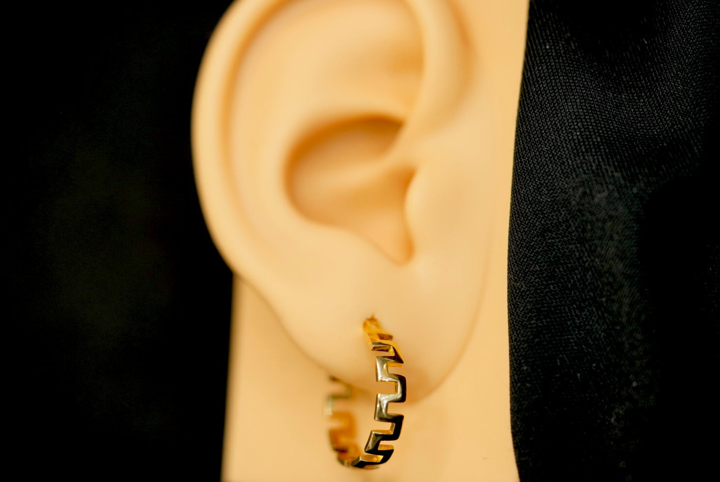 14k Roman Outlined Hoop Earring