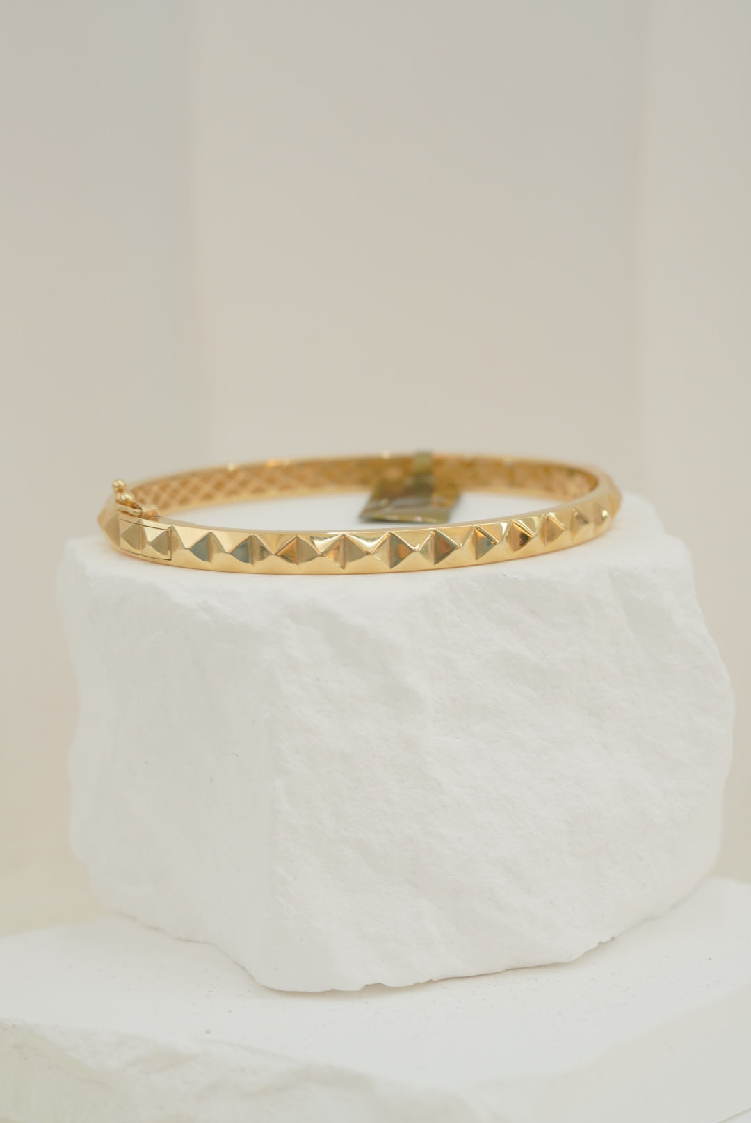 14k Bangle - Closed Reflection