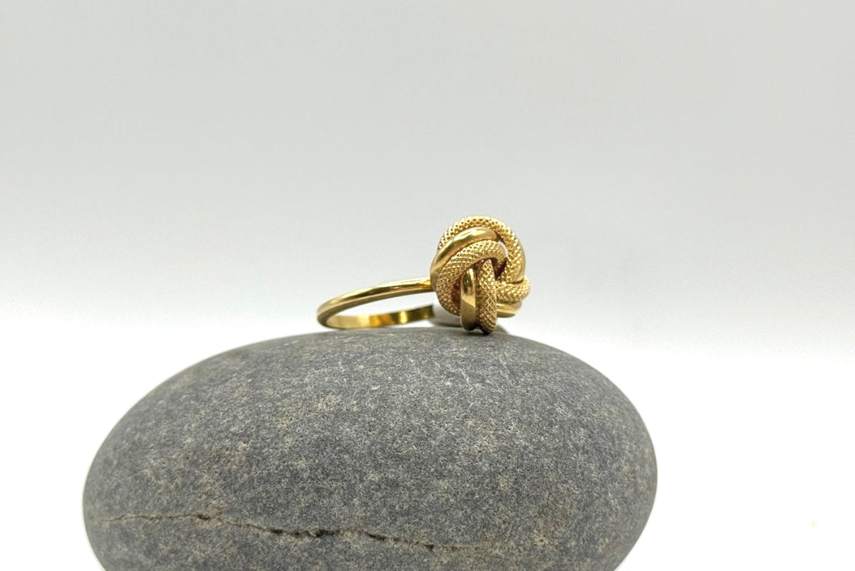 Small Knot Ring - Classic & Delicate