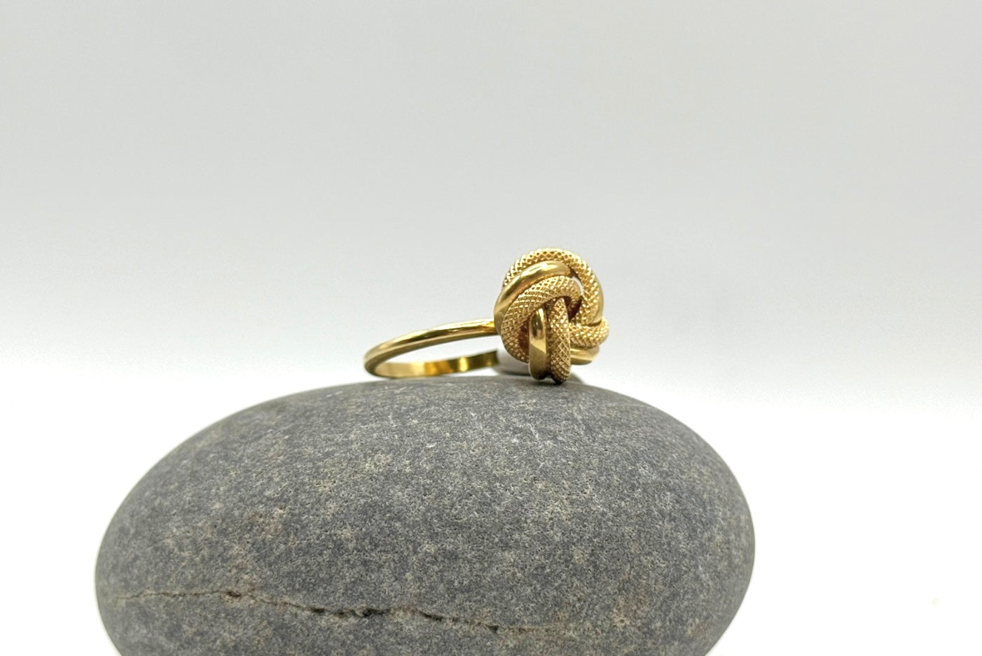 Small Knot Ring - Classic & Delicate