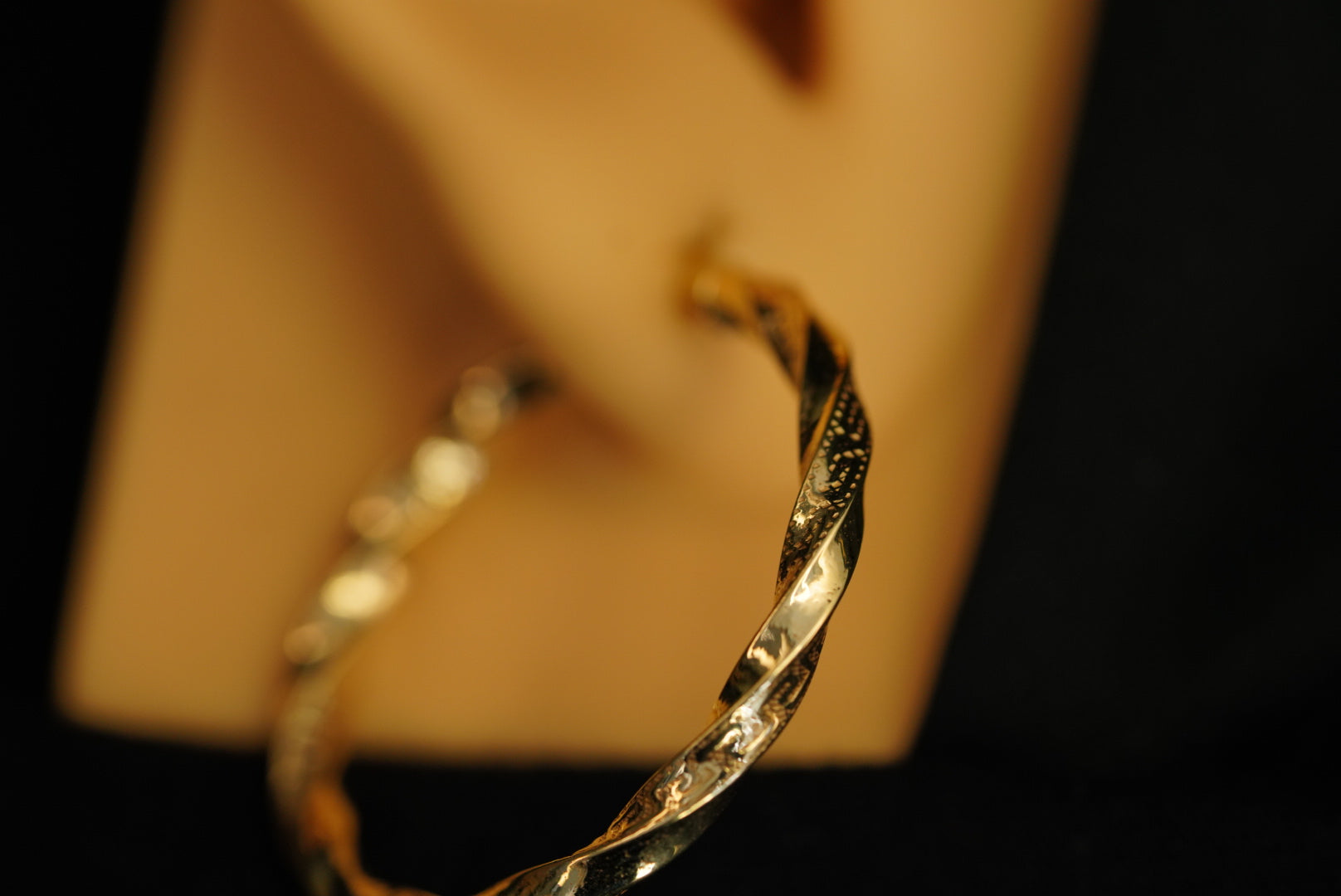 14k Curved Abstract Design Hoops