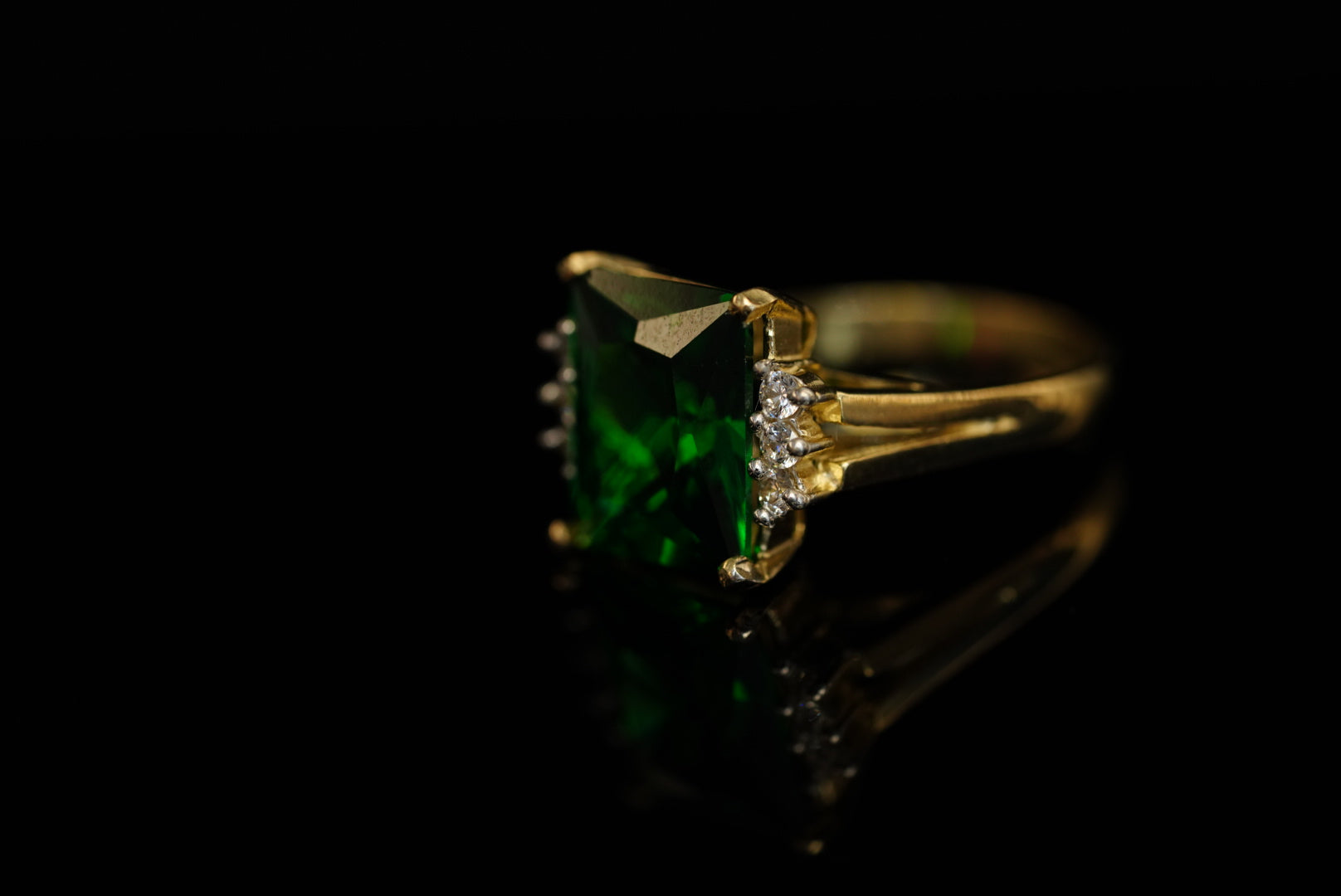 14k Green Crystal Ring