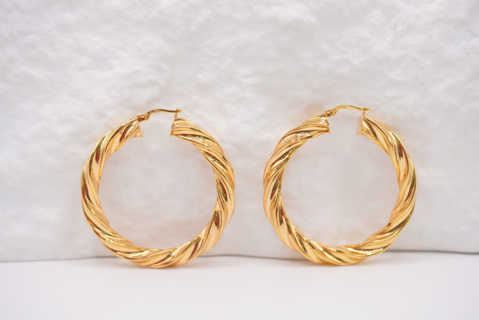 10k Hoop Earrings - Velvet Shine
