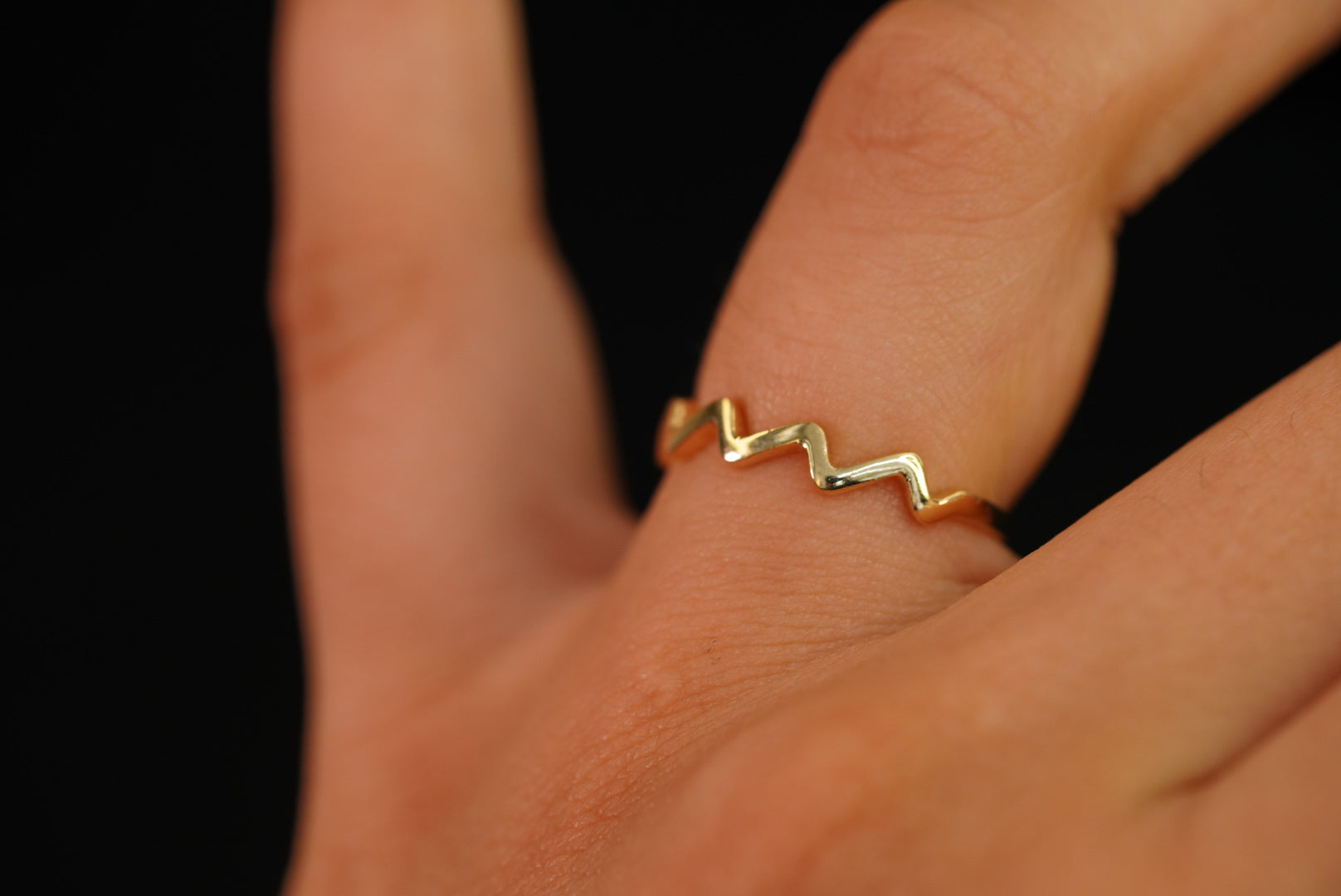 14k Triangle Lines Ring