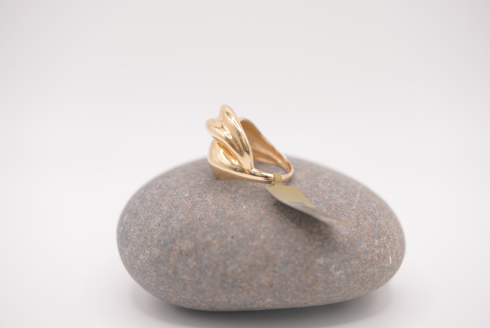 14k Women’s Ring - Classic Elegance