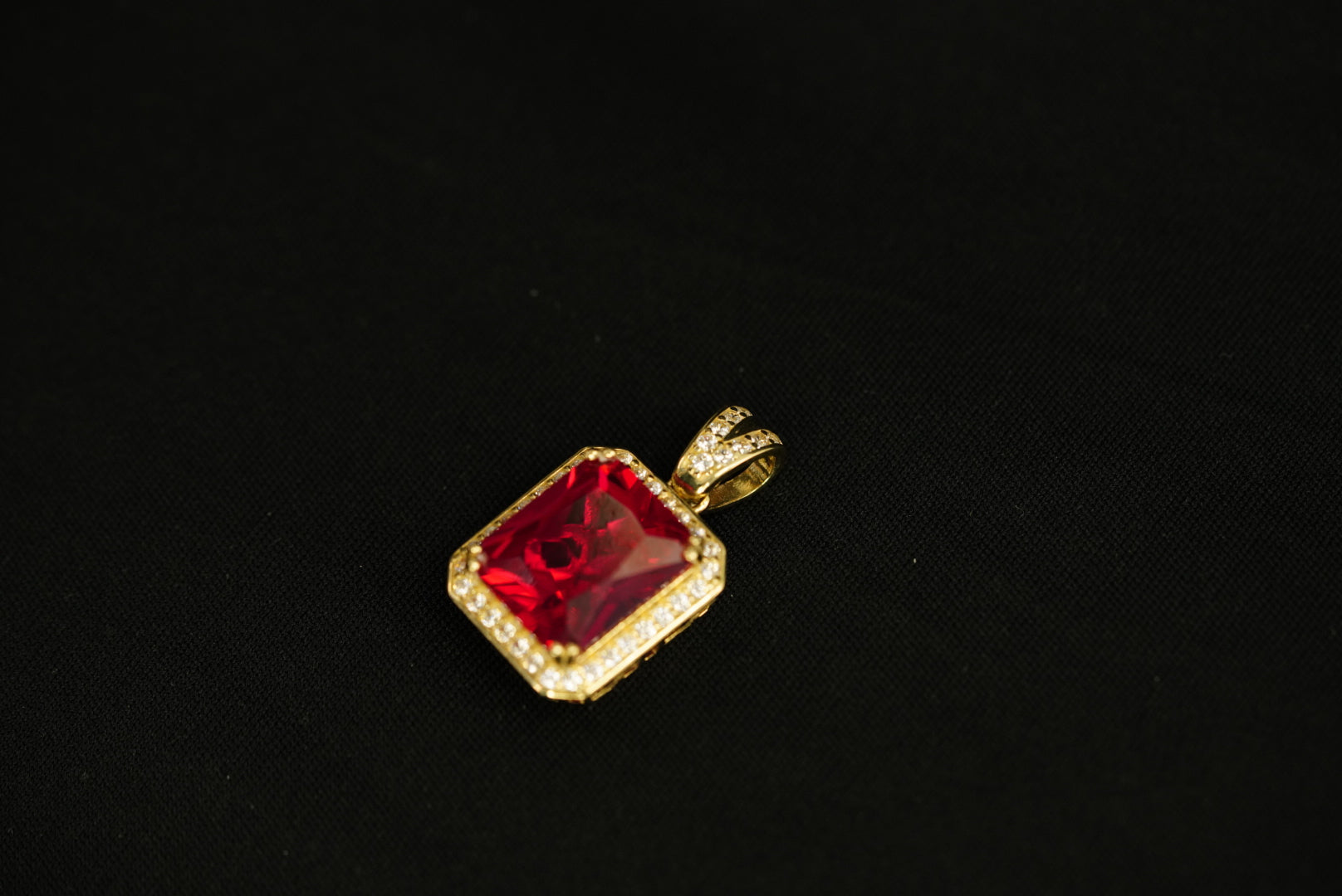 10k Red Crystal Pendant Franco Chain