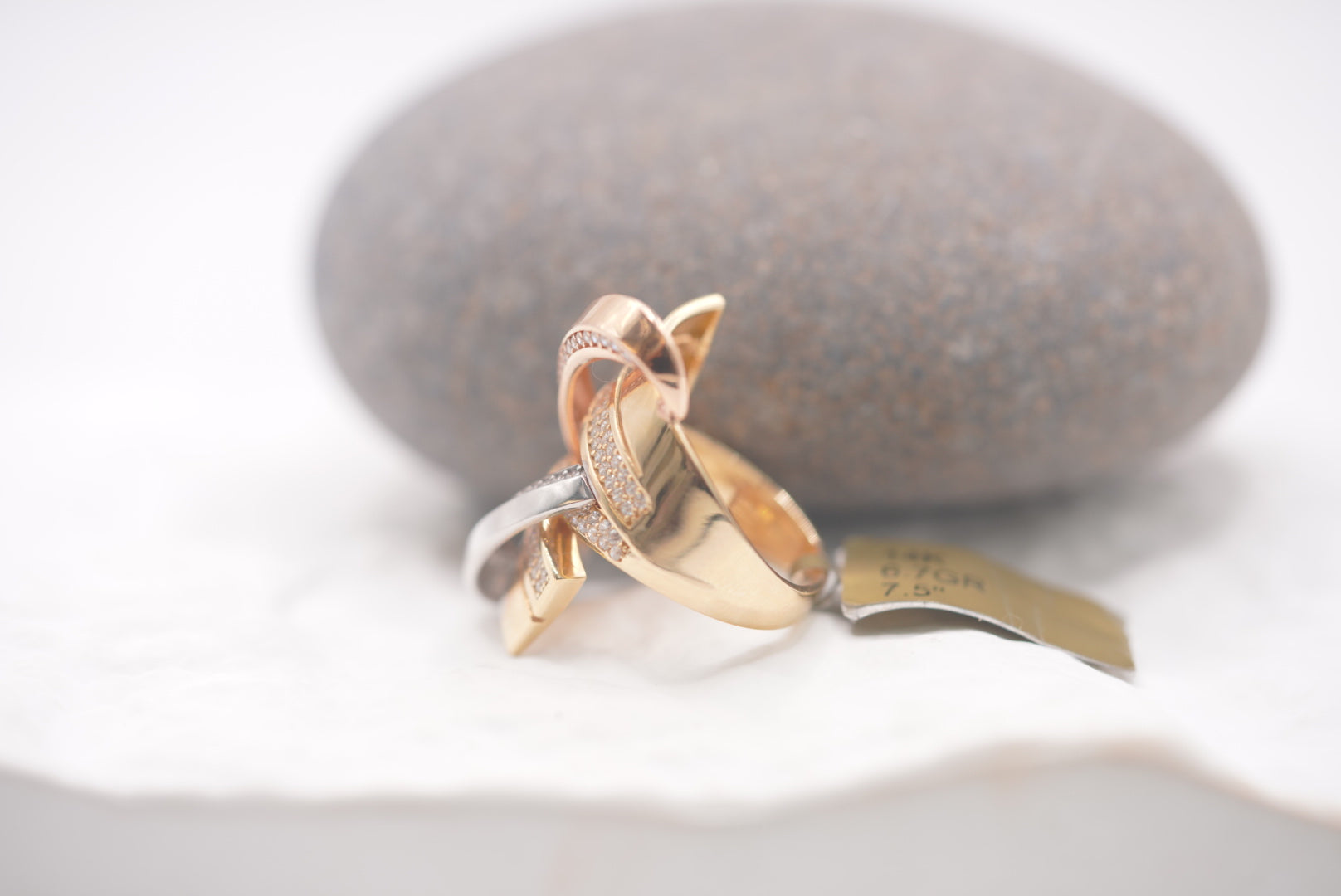 14k Women’s Ring - Elegant Emblem