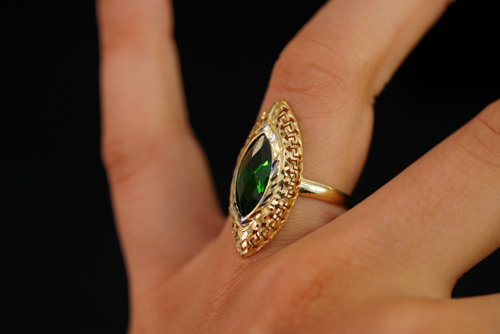 14k Oval Green Crystal Ring