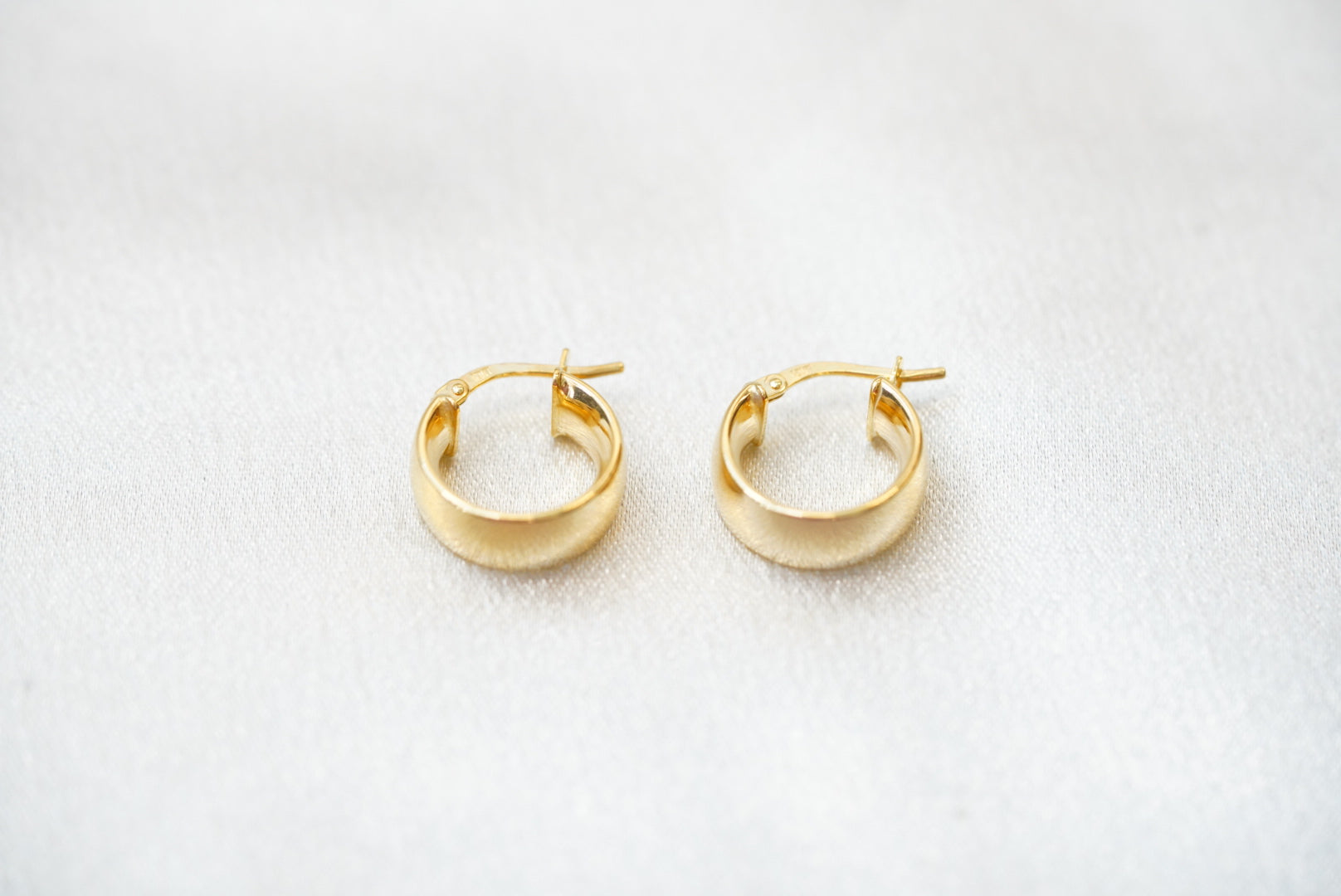 10k Bold Plain Hoops - Always Classy