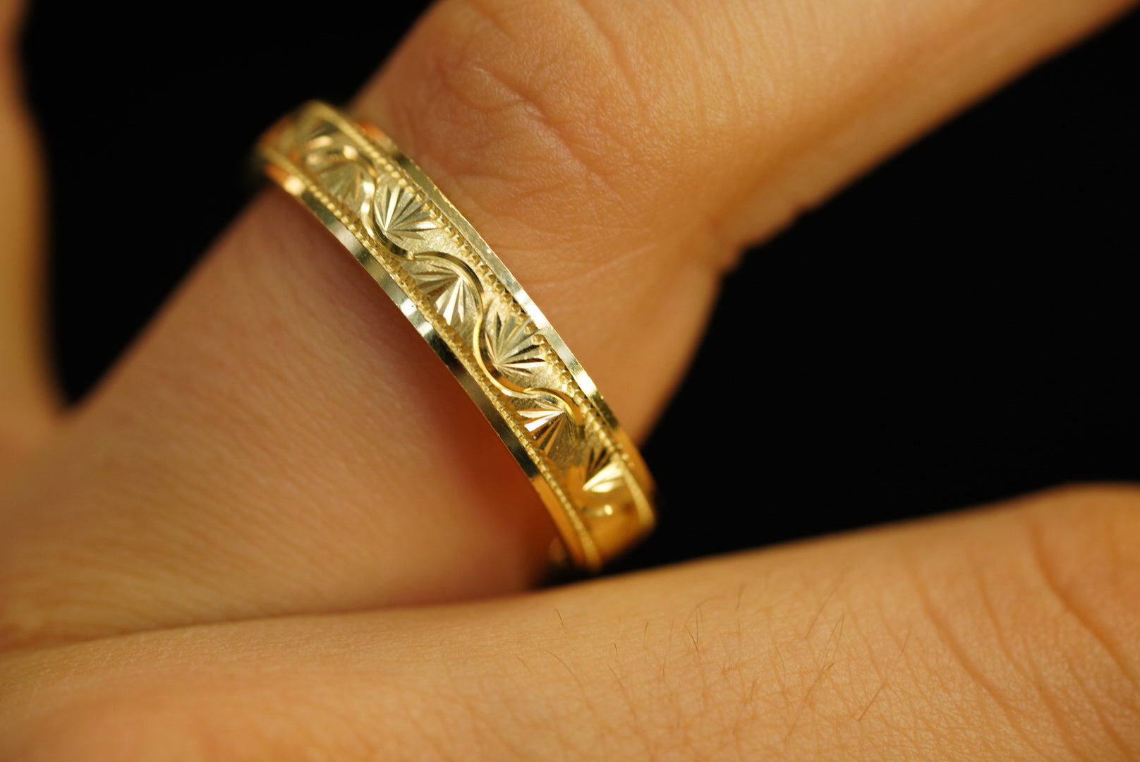 14k Abstract Design Band Ring