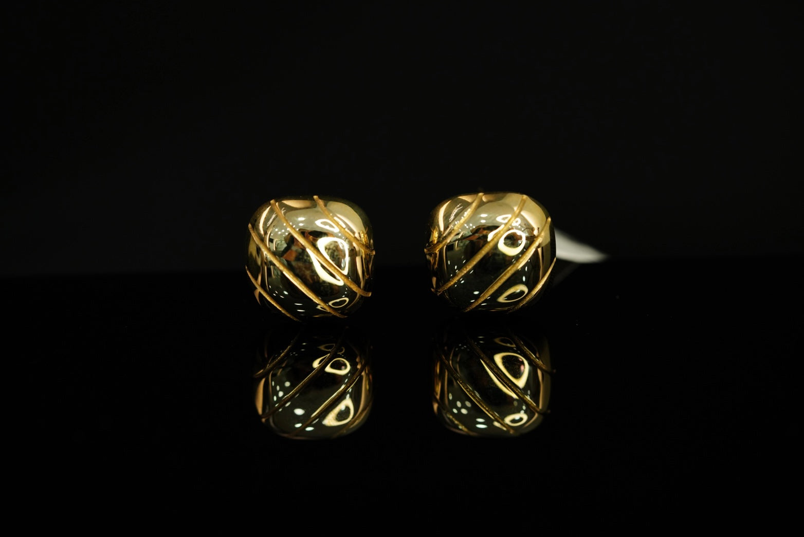 10k Square with Lines Clip Earrings