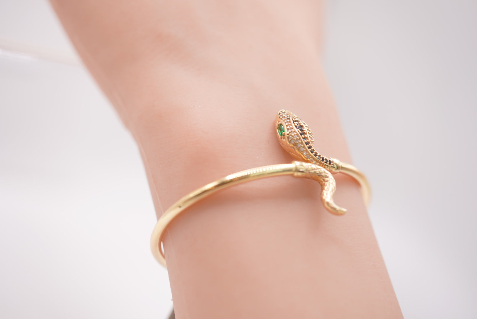 14k Women’s Bracelet - Snake Catch