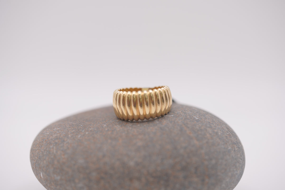 14k Women’s Ring - Pure Elegance