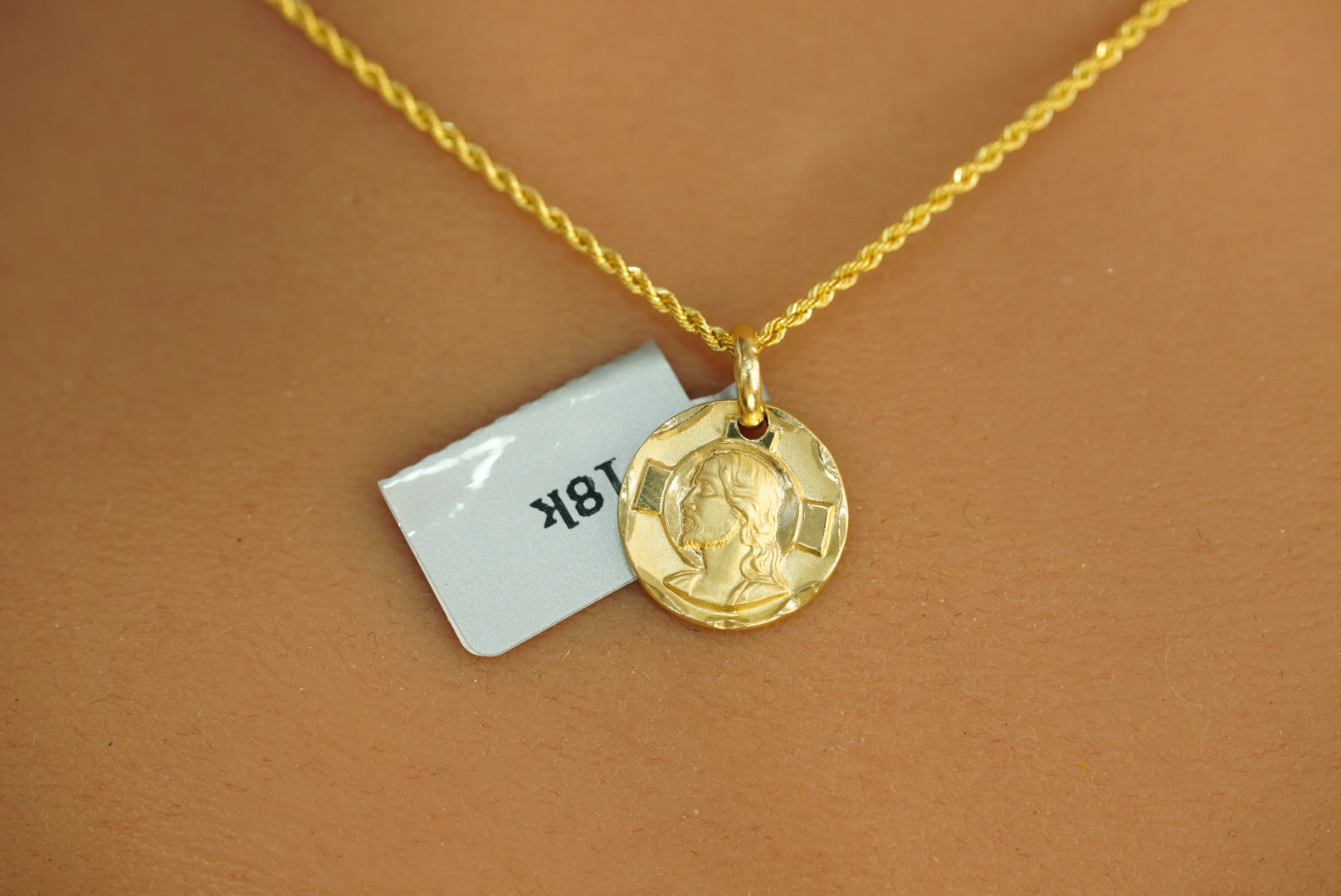 18k Rope Chain with Round Pendant