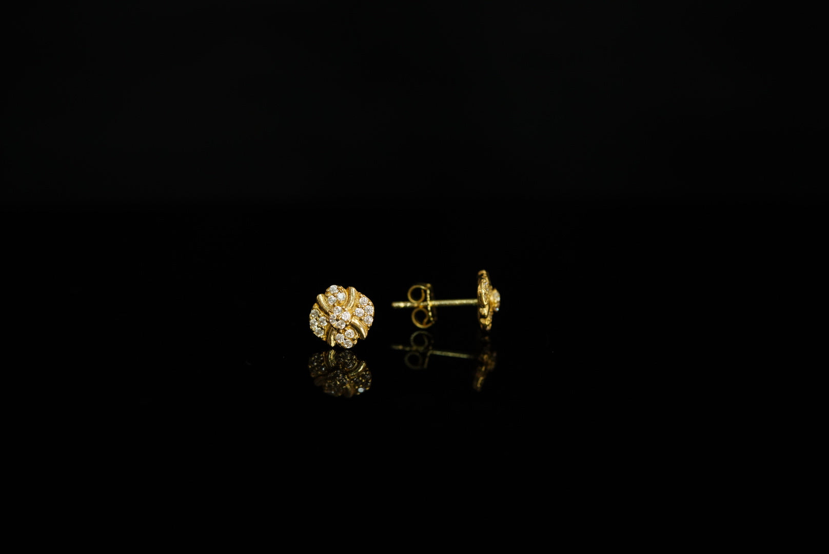 14k Swirl Stud Earring