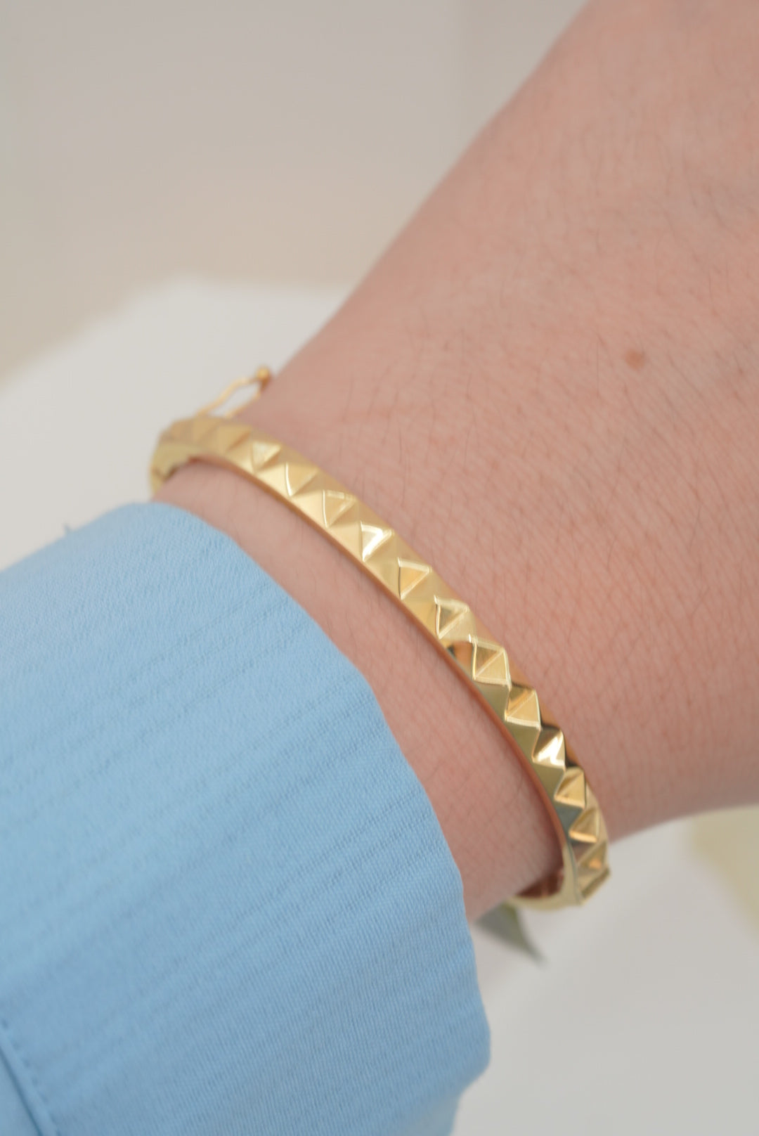 14k Bangle - Closed Reflection