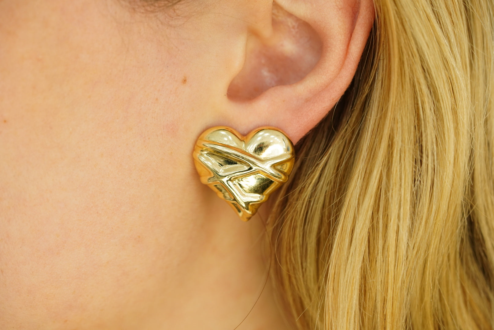 14k Heart with Lines Earring