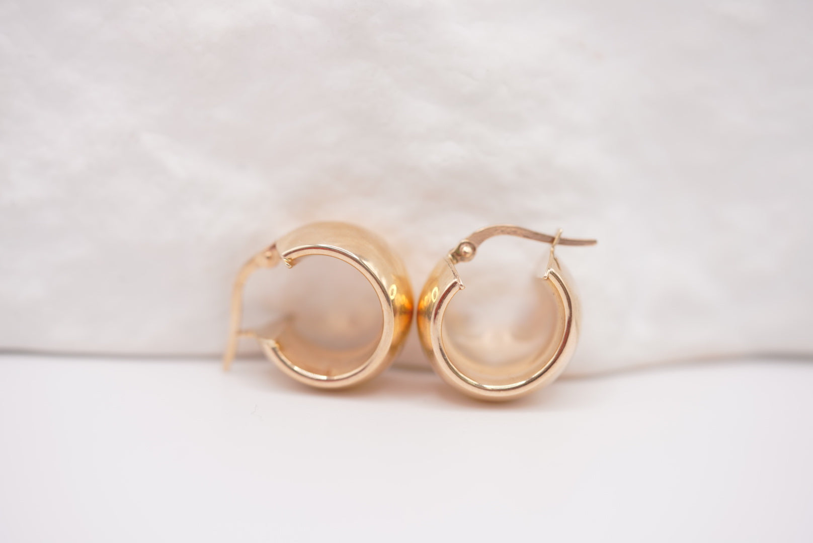 14k Hoop Earrings - Timeless Glow