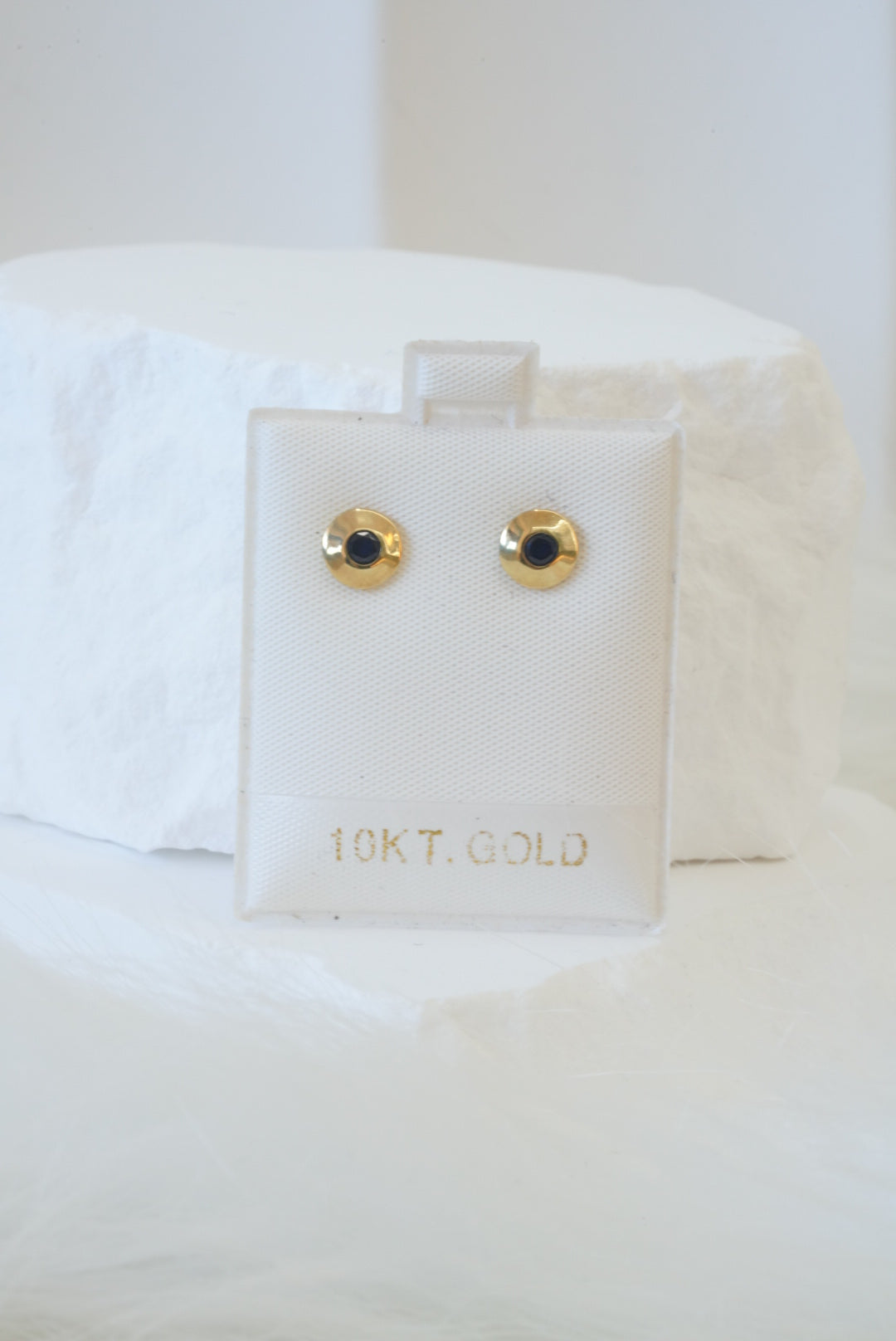 10k Earrings - Deep Dot