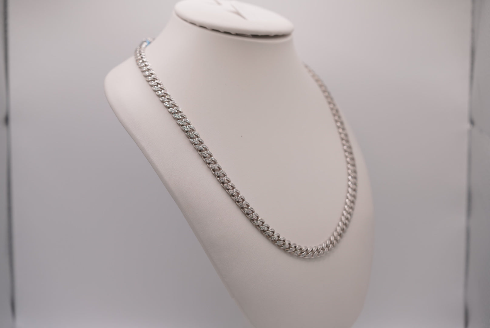 Silver Cuban Link Chain - Trendy Woman