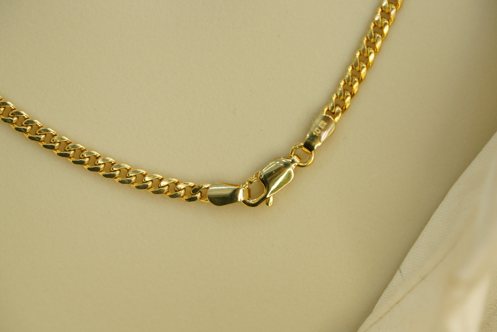 10k Cuban Link Chain with Fish Pendant