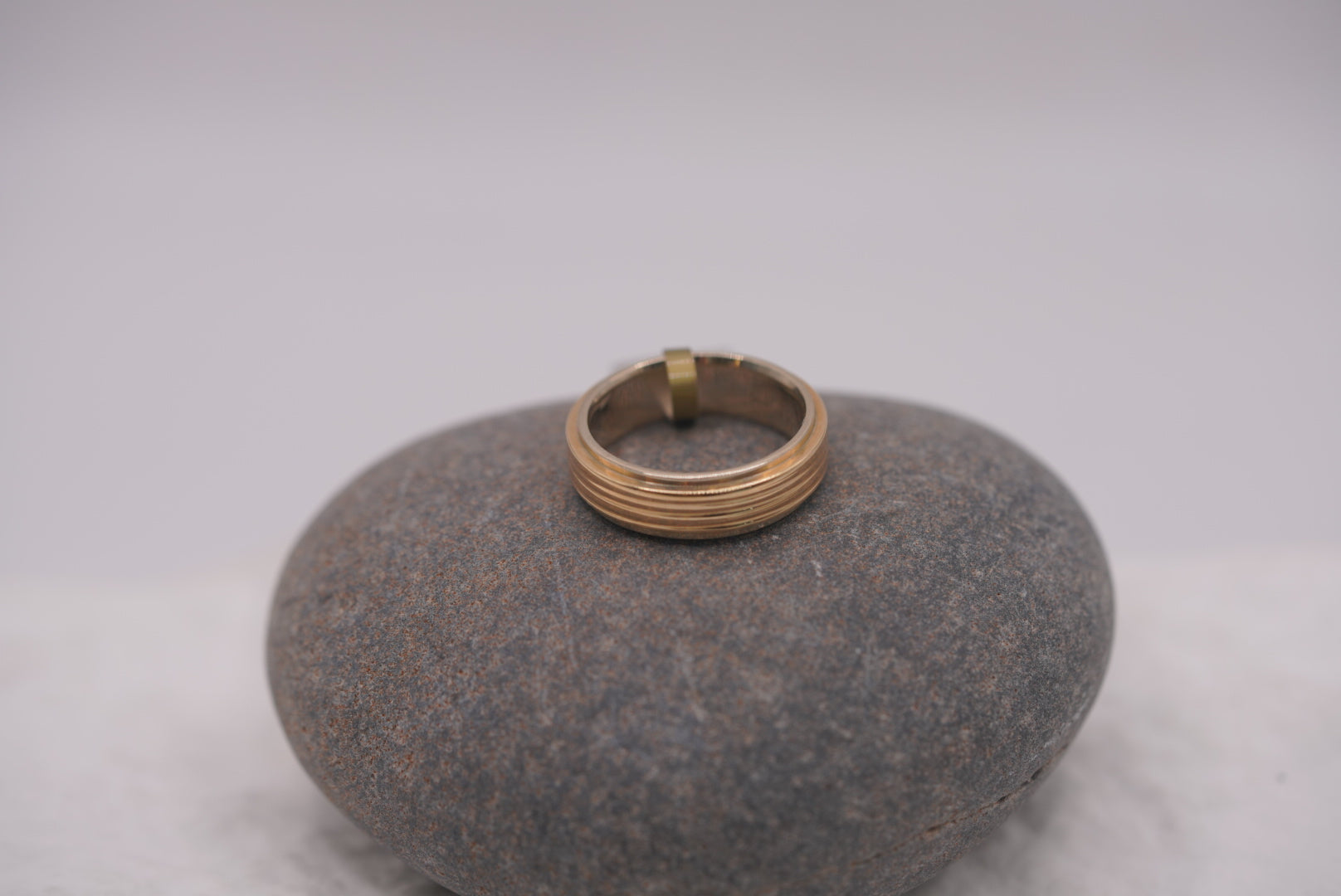 14k Alliance Ring - Sleek Design