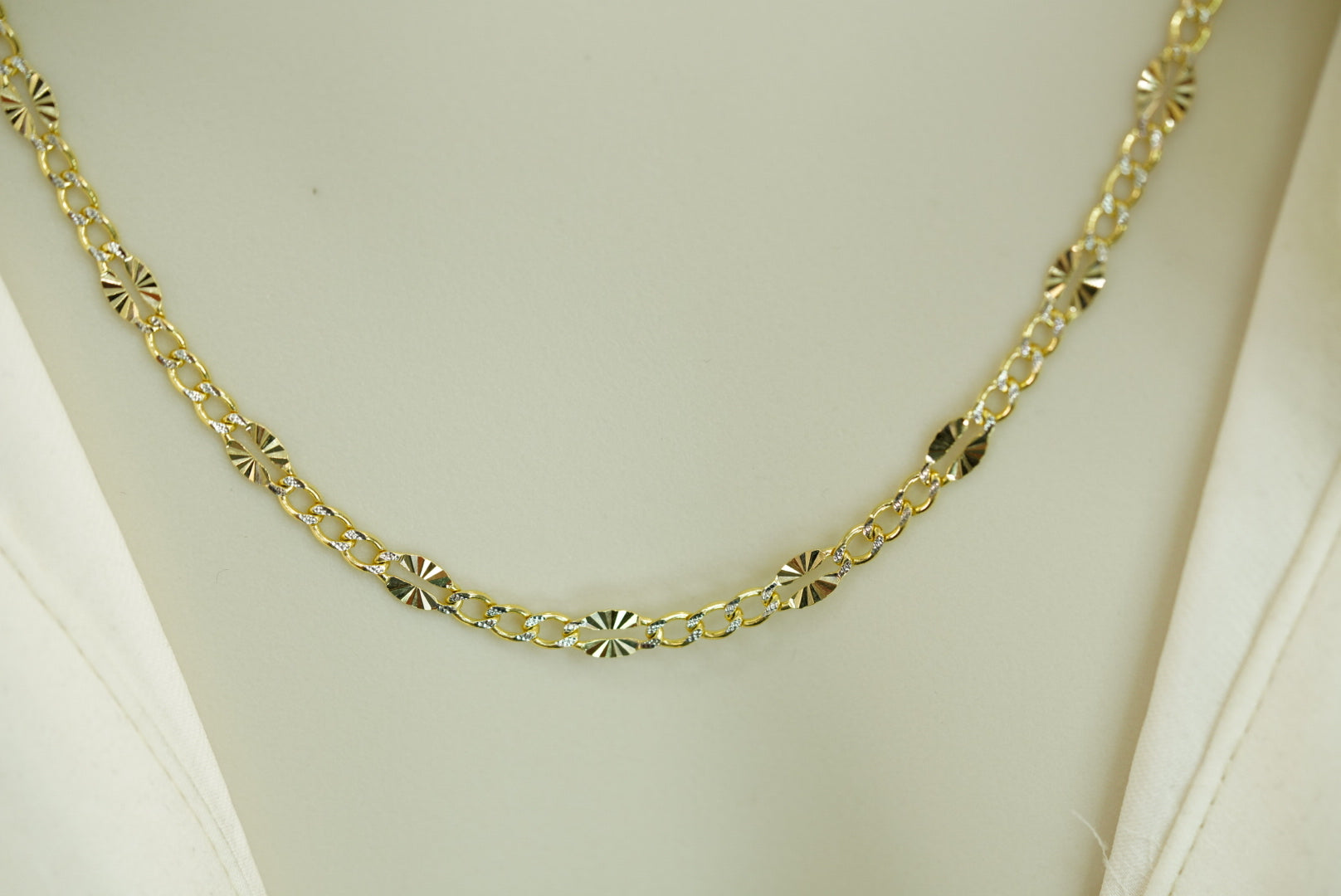 14k 4.3mm Almond Cuban Link Chain with Horseshoe Pendant