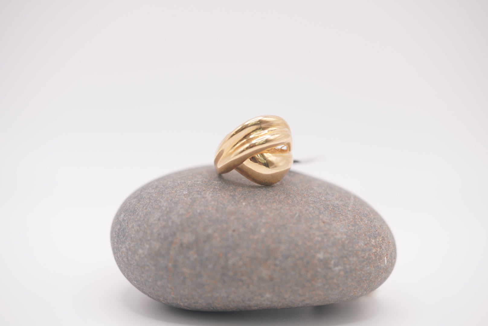 14k Women’s Ring - Classic Elegance