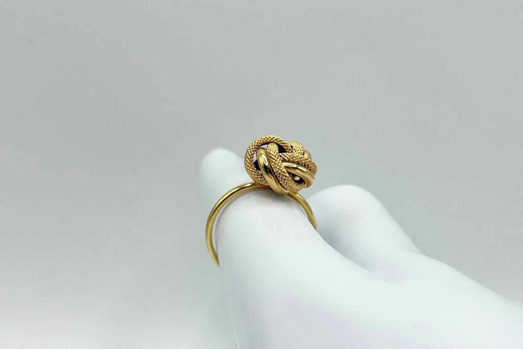 Small Knot Ring - Classic & Delicate