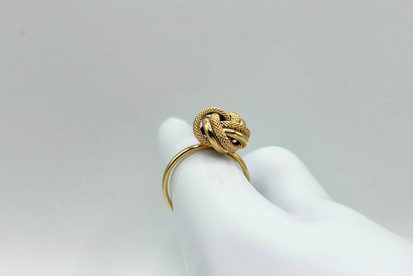 Small Knot Ring - Classic & Delicate