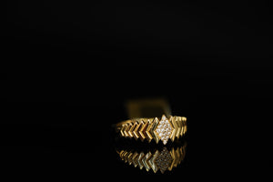 14k Crystal Triangles Ring New