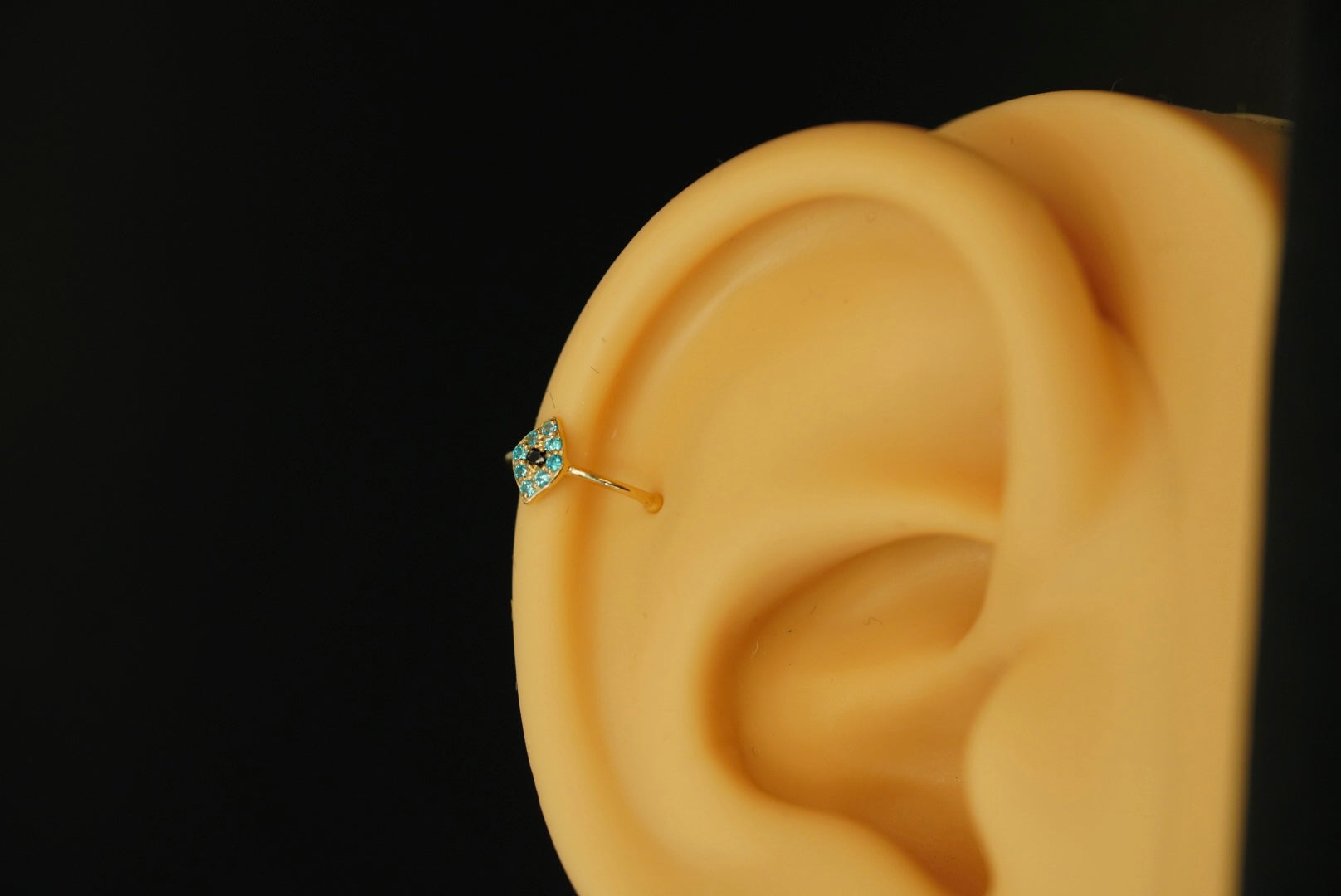 14k Eye Earcuff