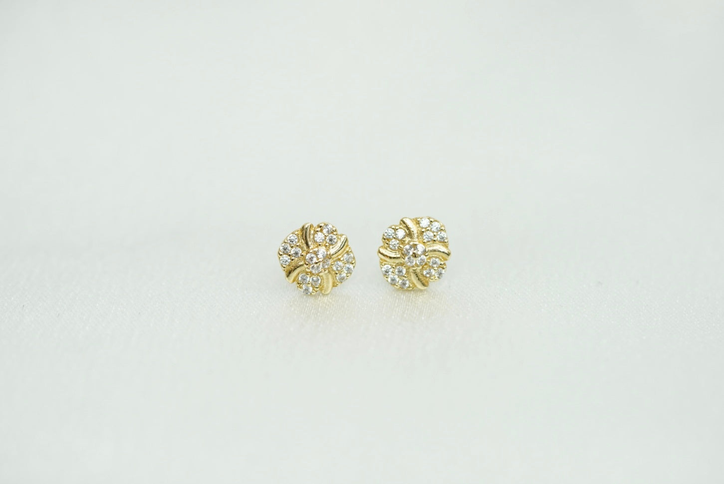 14k Swirl Stud Earring