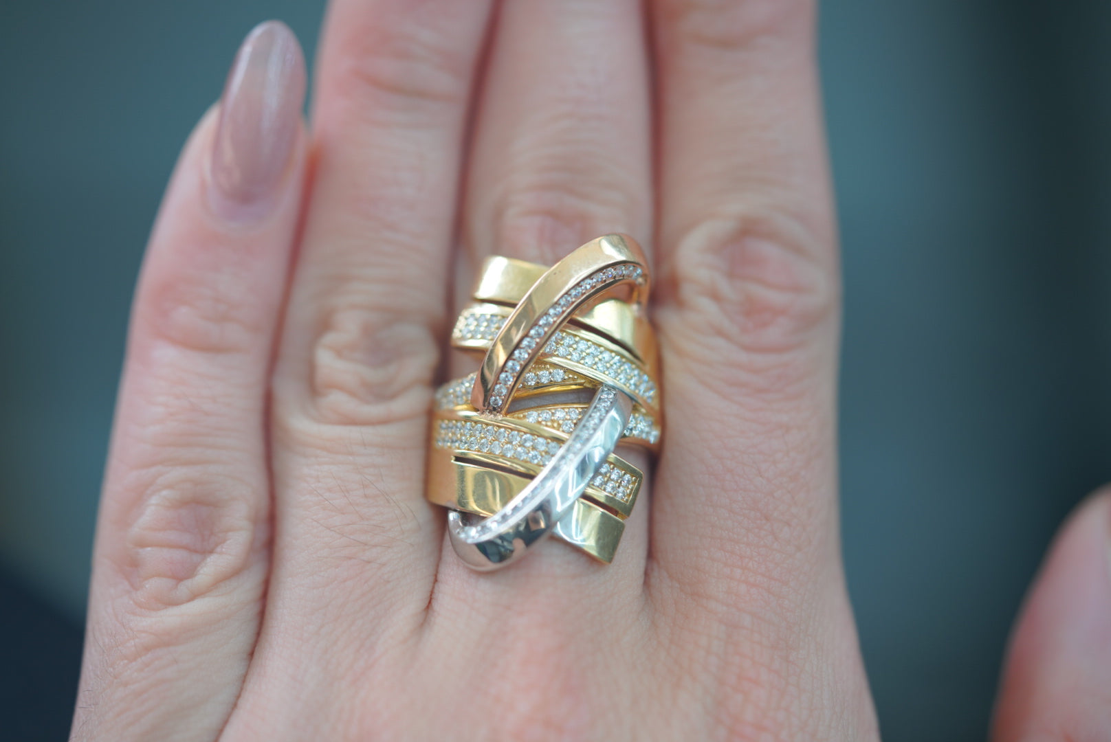 14k Women’s Ring - Elegant Emblem
