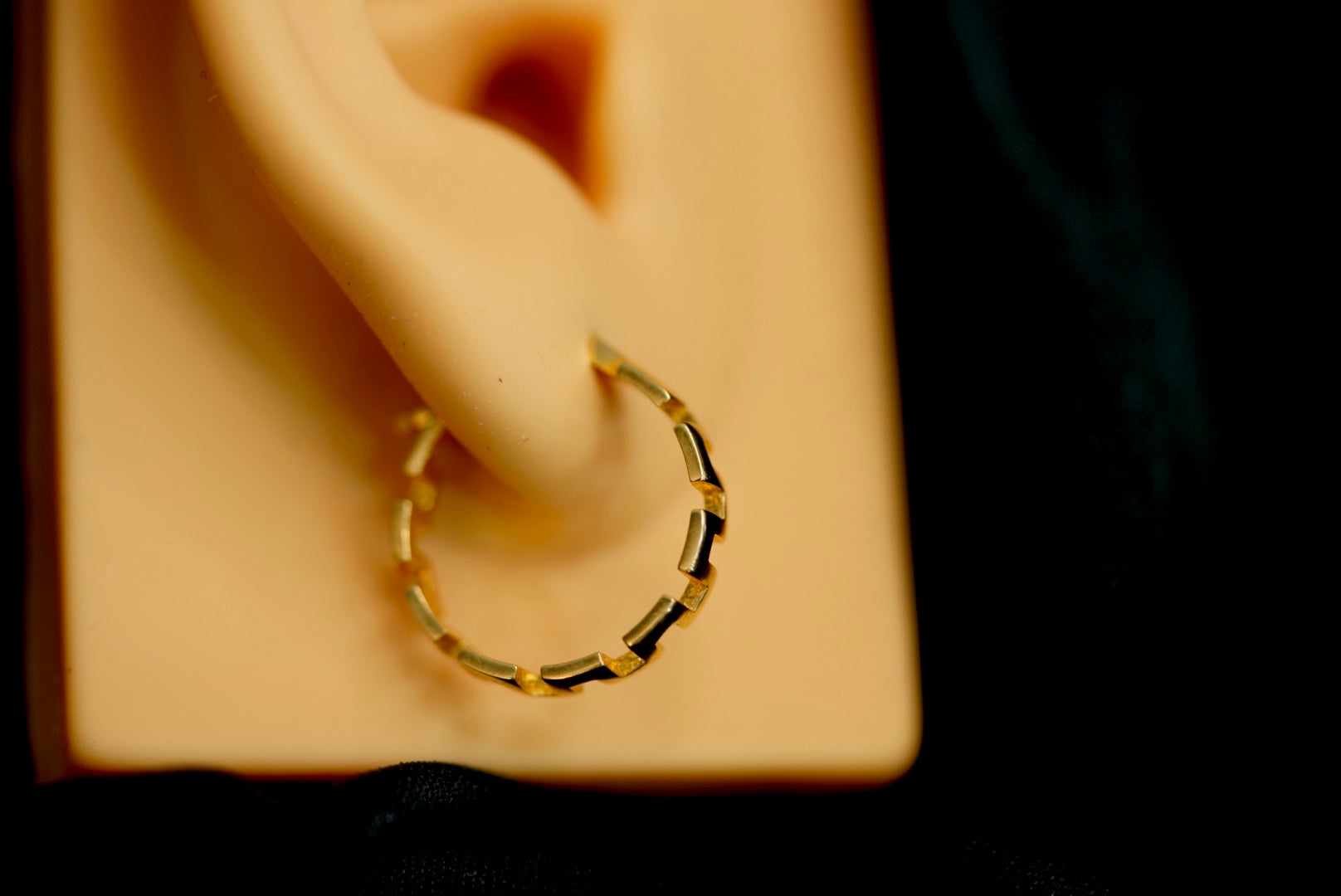 14k Roman Outlined Hoop Earring