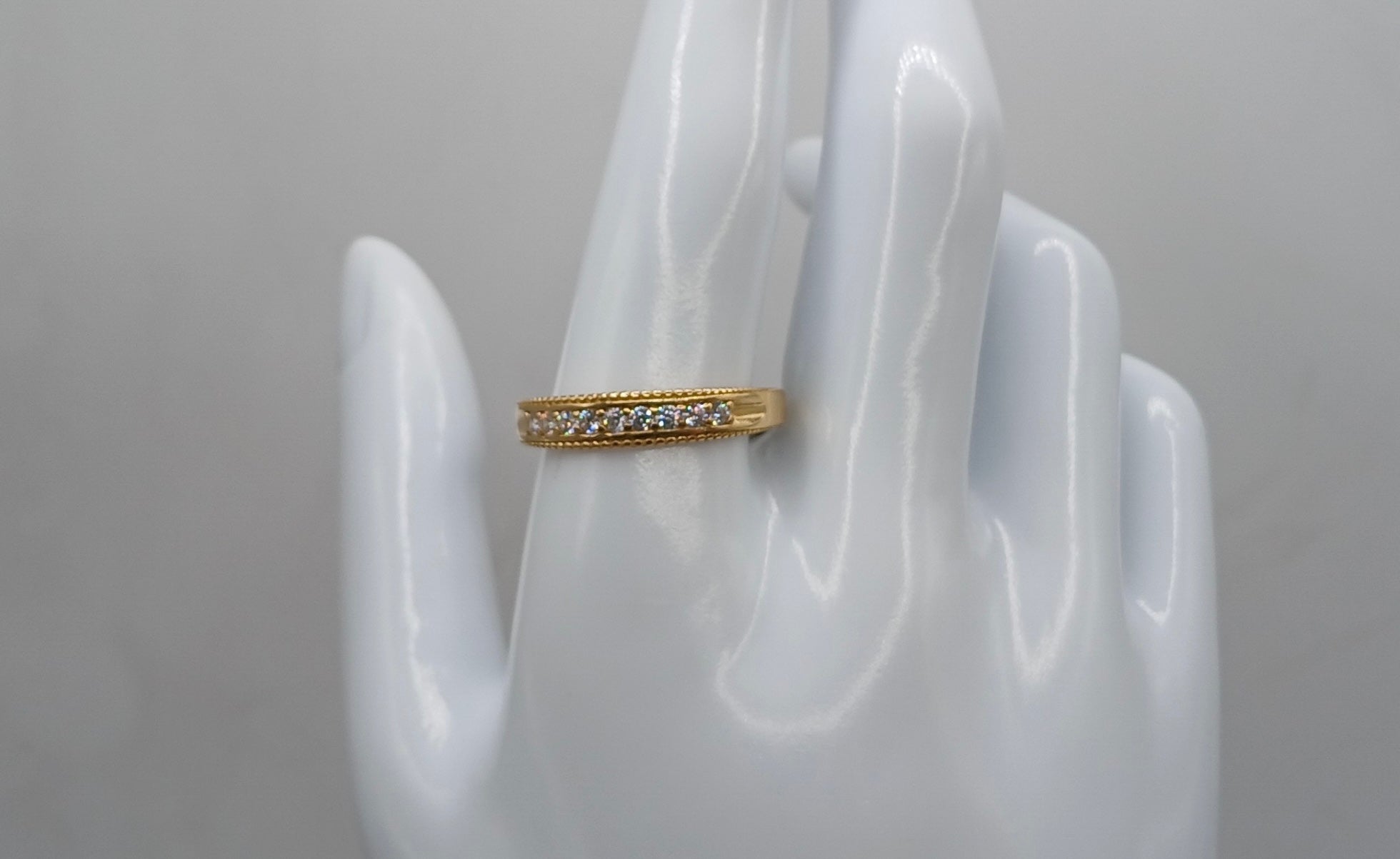 14k Alliance Ring - Stone Detail