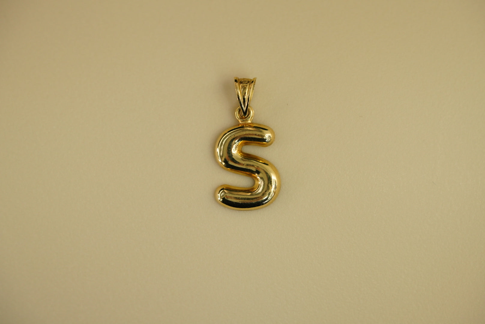 10k Chubby Initial Pendant