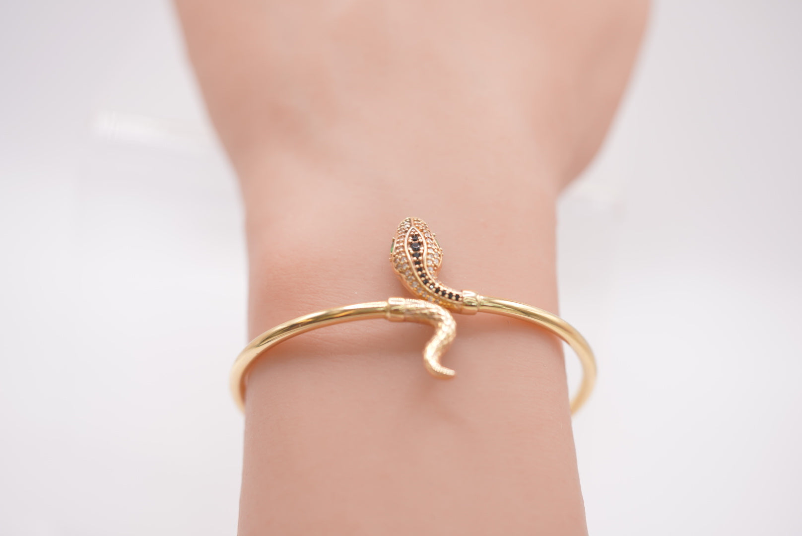 14k Women’s Bracelet - Snake Catch
