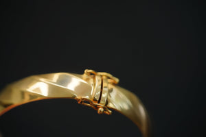 14k Plane with Diagonal Lines Bangle Bracelet