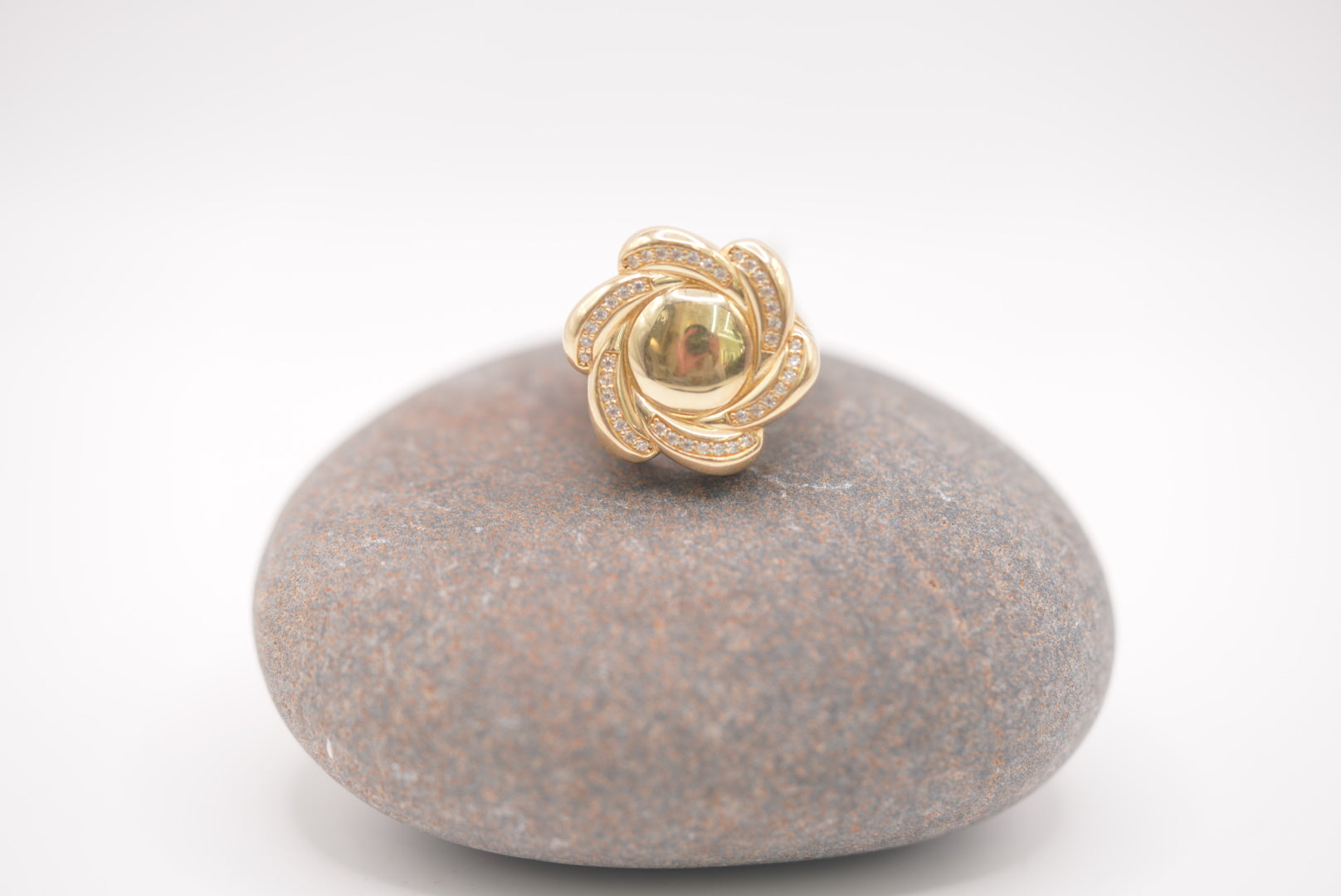 14k Women’s Ring - Unique Flower