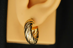 14k Thick Hoop with Lines