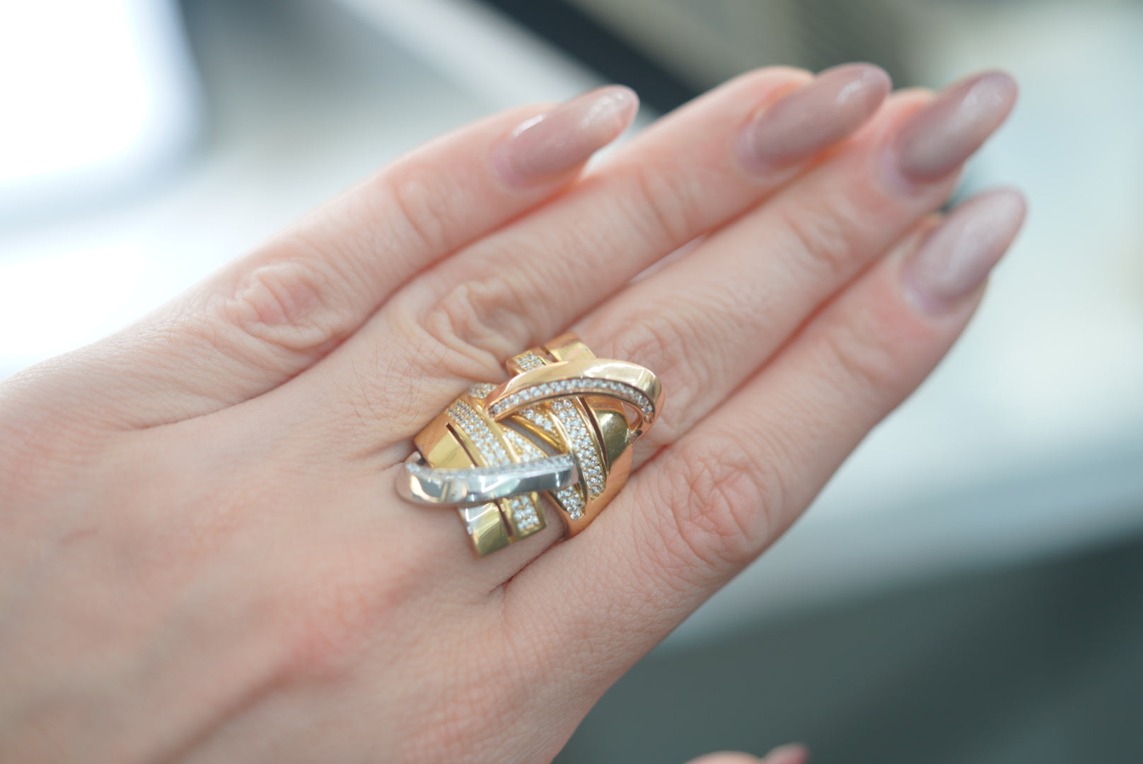 14k Women’s Ring - Elegant Emblem