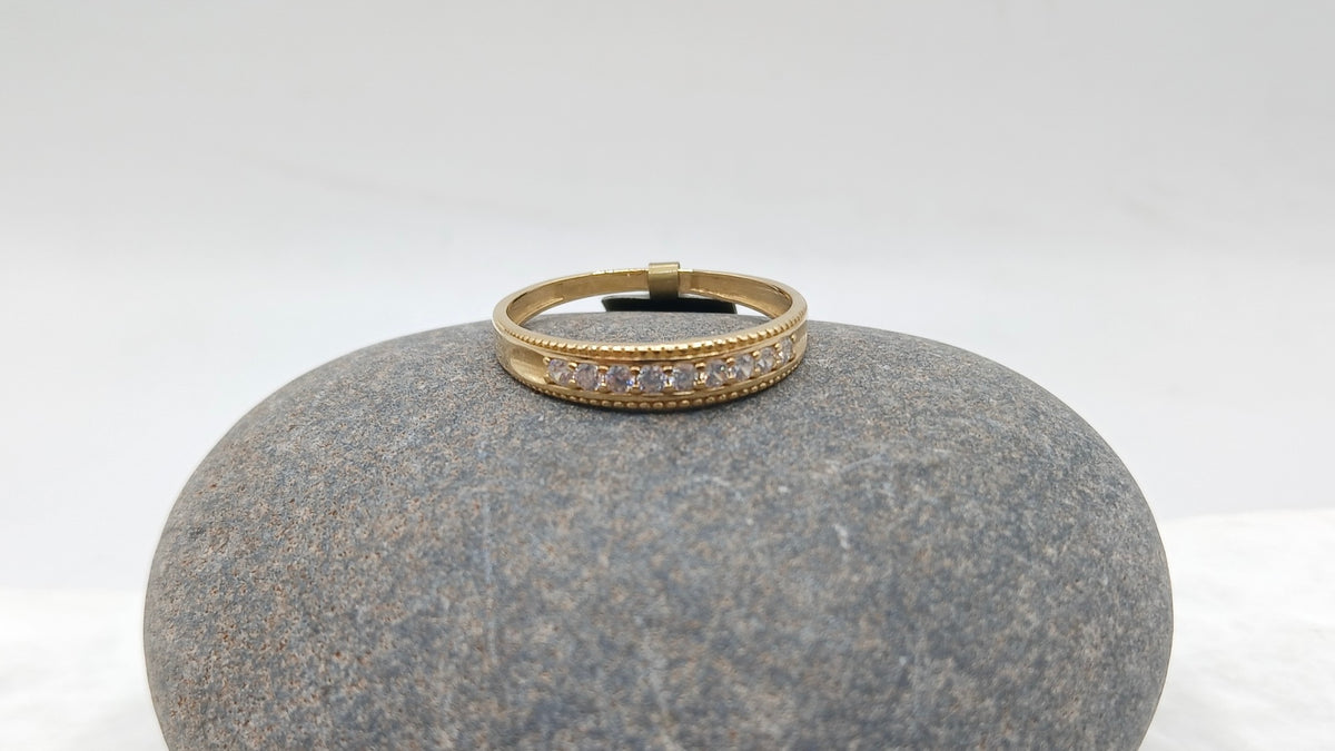 14k Alliance Ring - Stone Detail