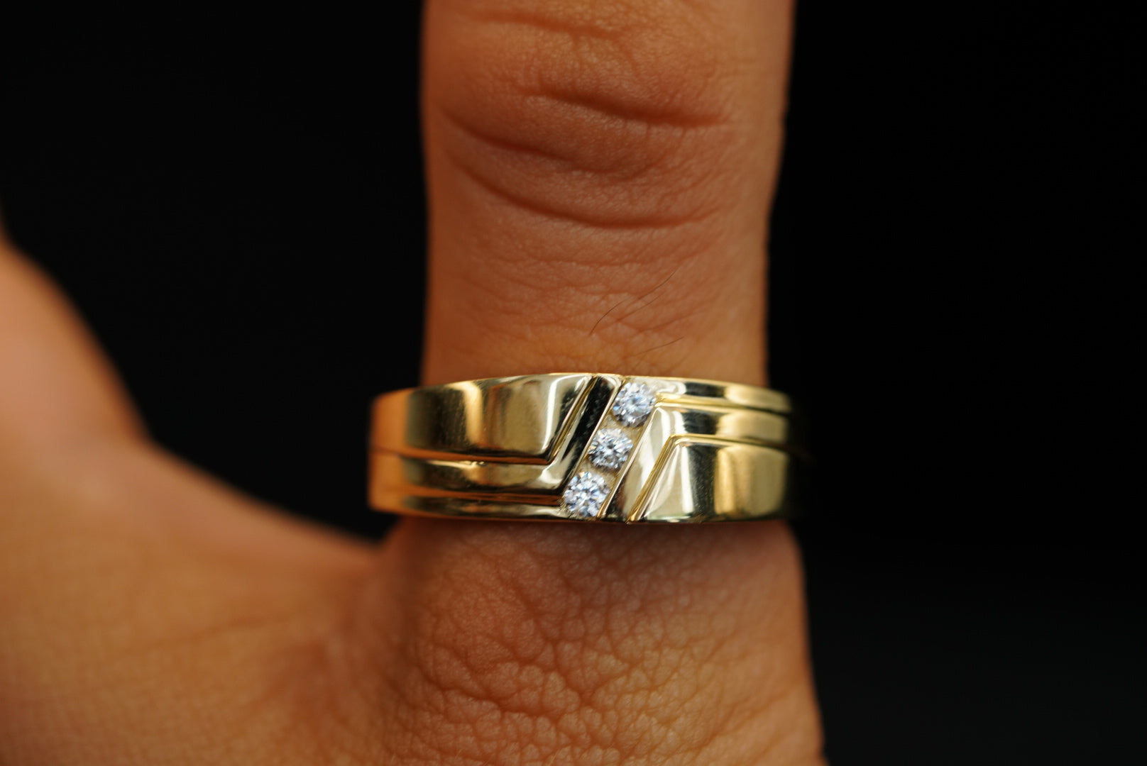 10k Crystal Line Band Ring