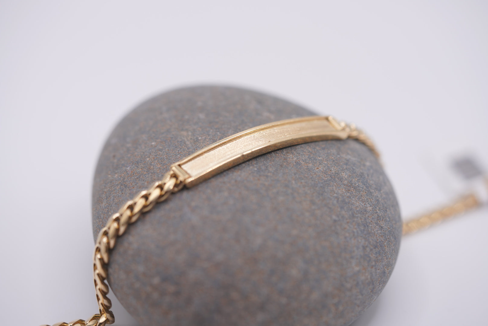 10k Plate Bracelet - Elegant Beauty